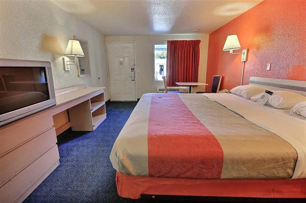 Motel 6-Newport News, Va 2*,