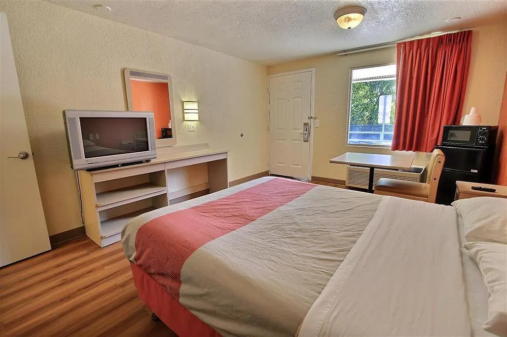 Motel 6-Newport News, Va